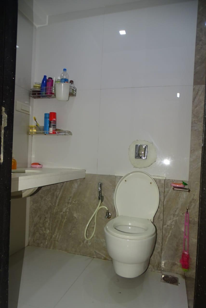 4 BHK Fully Furnished in Khandelwal Apartment , Khar West